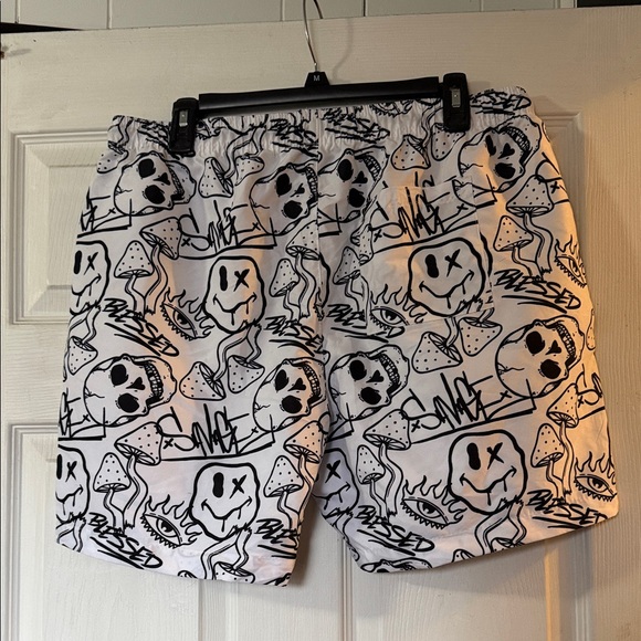 Stylish Black and White Graphic Board Shorts - Picture 2 of 3